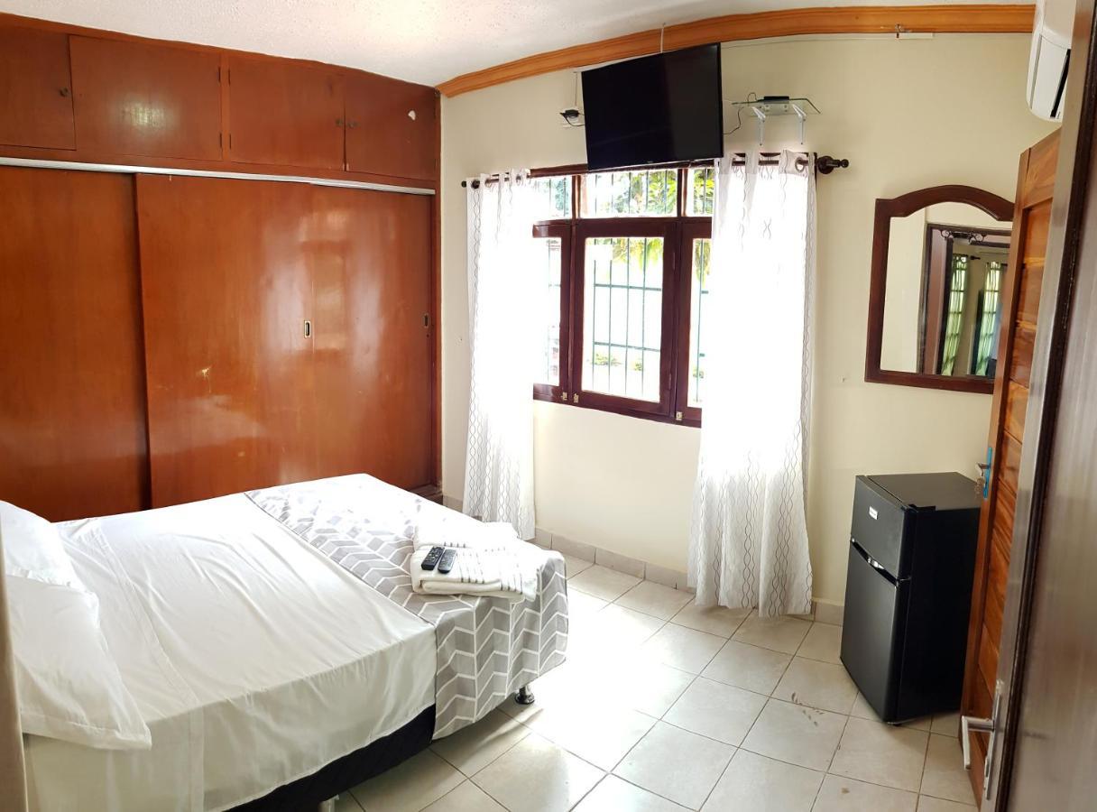 Lili'S Hostel Santa Cruz de La Sierra Eksteriør billede