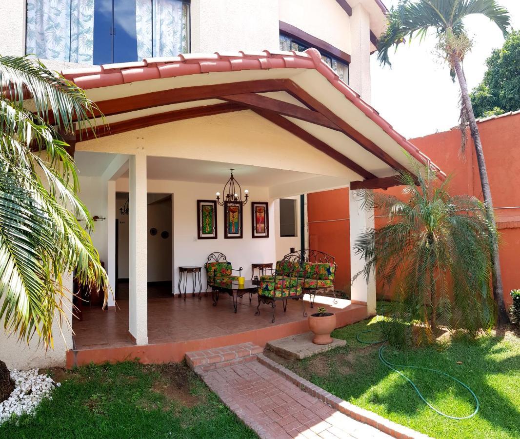 Lili'S Hostel Santa Cruz de La Sierra Eksteriør billede